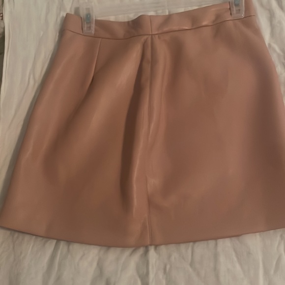 Aritizia pink vegan leather skirt worn once - Size 6 - Picture 2 of 4